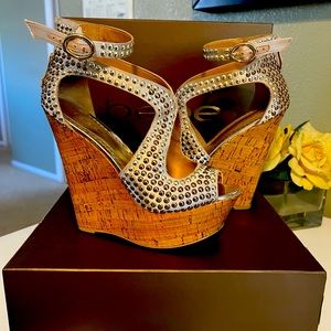 Bebe Caitlyn 2 studded wedge